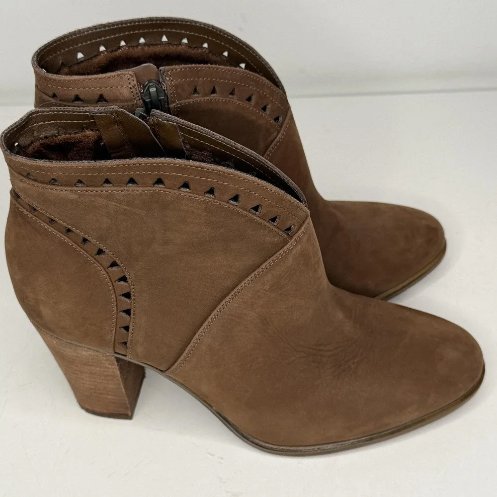 Vince Camuto Boots Womens Size 8 Brown Ankle Block Heel Booties VC-Fritan‎